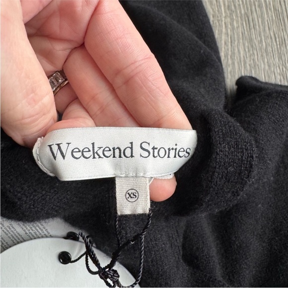 Weekend Stories Aubrianna Recycled Cashmere Hoodie in Black Size XS - Picture 4 of 8